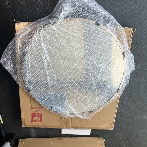 Mercana wall Mirror - Picture 3 of 5